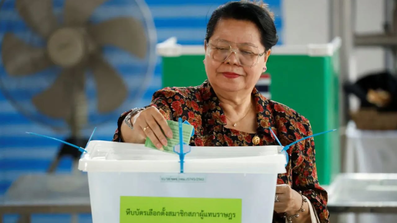 থাইল্যান্ডে সাধারণ নির্বাচন ও গণভোট শুরু
