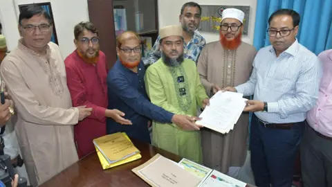 ঠাকুরগাঁও-১ উপনির্বাচনে মনোনয়নপত্র জমা দিলেন ১১ দলের দেলাওয়ার
