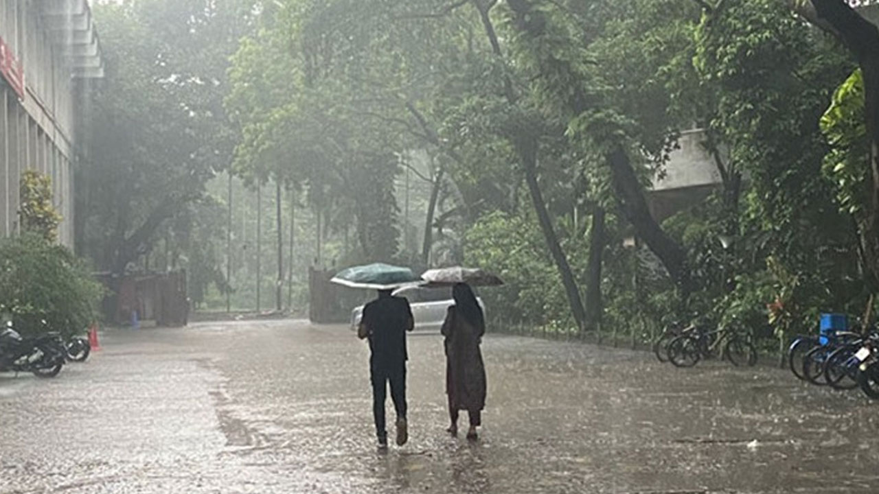 দেশের ৪ অঞ্চলে হতে পারে বজ্রবৃষ্টি