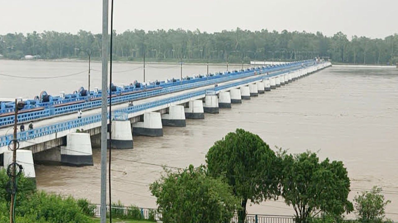 খুলে দেয়া হলো তিস্তা ব্যারেজের ৪৪ গেট, ভয়াবহ বন্যার আশঙ্কা