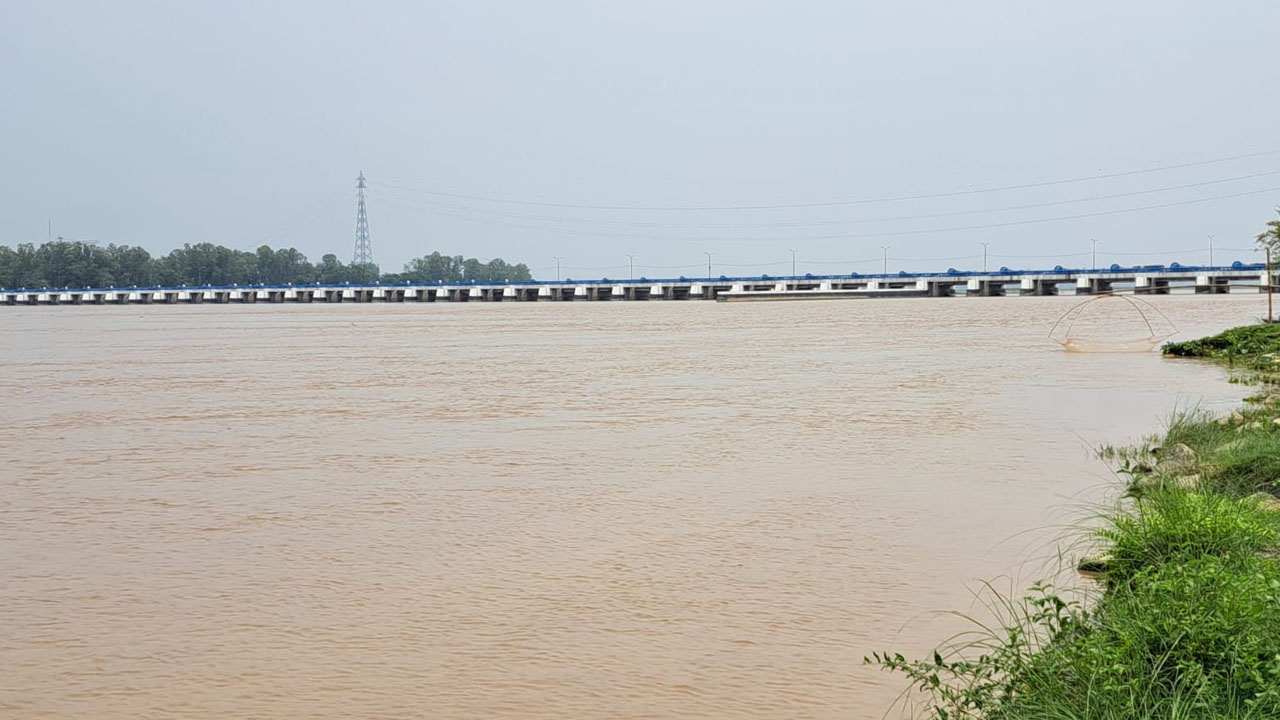 ফুঁসছে তিস্তা, লাখো মানুষ পানিবন্দি হওয়ার আশঙ্কা