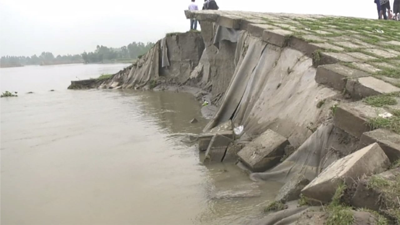তিস্তার ভাঙনে ঝুঁকিতে স্কুল মসজিদ, ঘরবাড়ি
