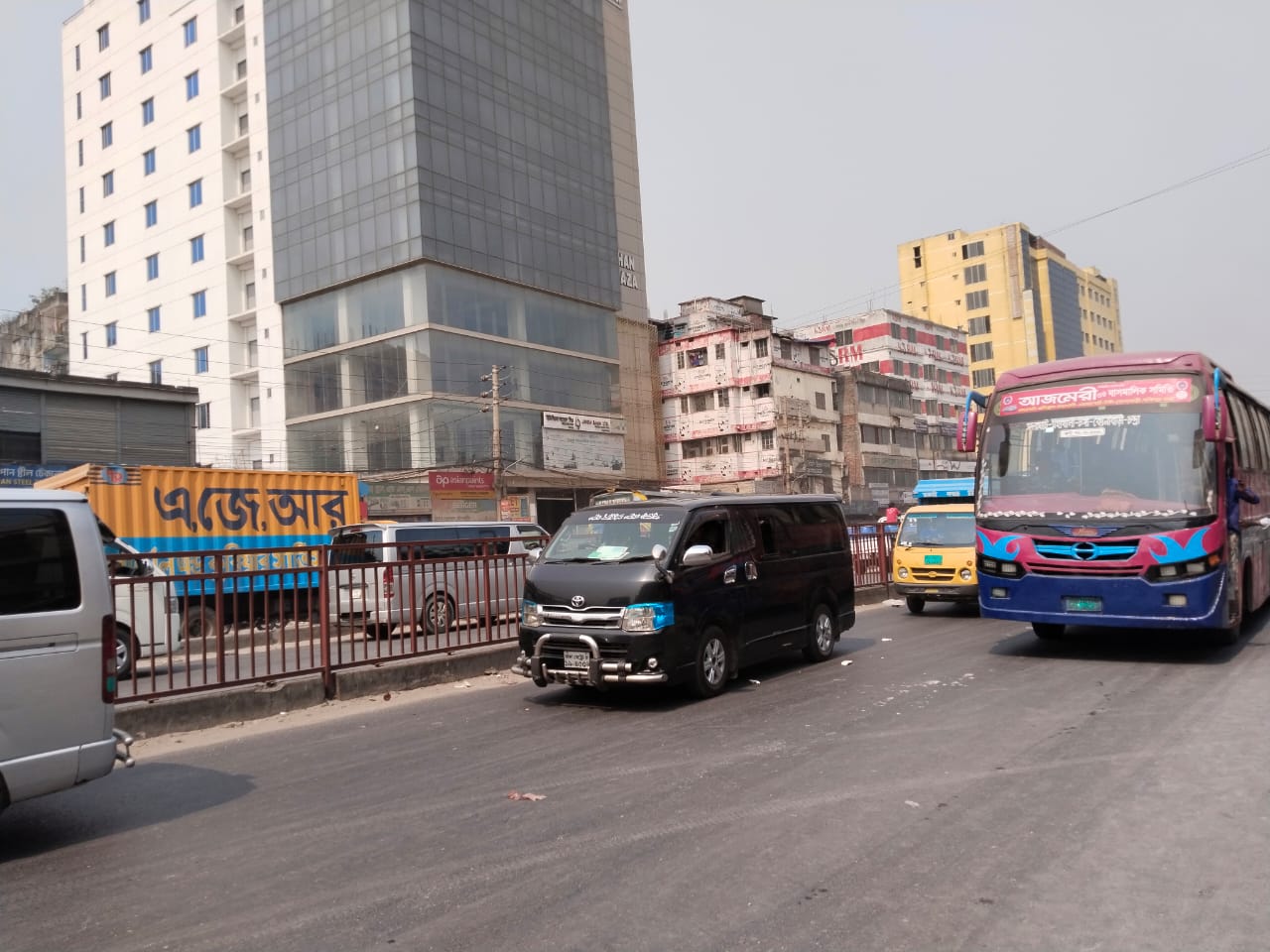 আলোচনায় মালিক-শ্রমিক, টঙ্গীতে যান চলাচল স্বাভাবিক