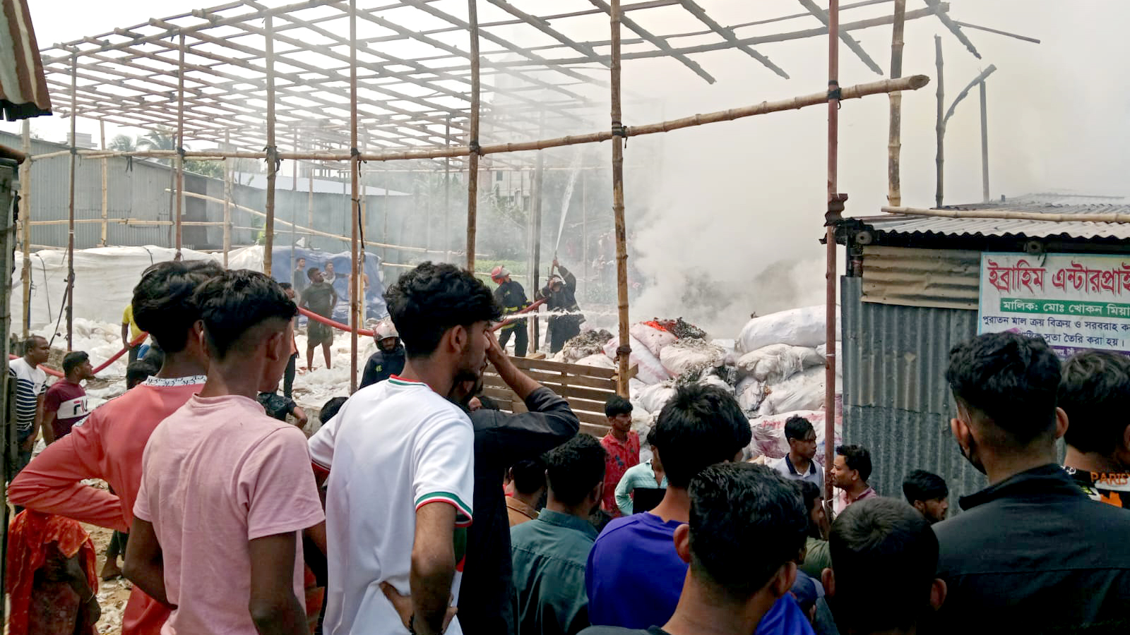 টঙ্গীতে ঝুটের গুদামে আগুন