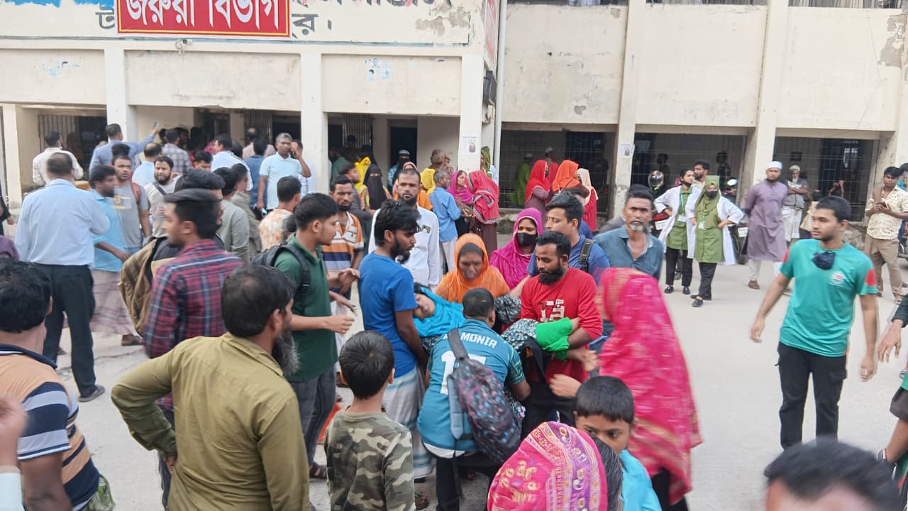 টঙ্গীতে ‌‘প্যানিক অ্যাটাকে’ অর্ধশতাধিক পোশাককর্মী অসুস্থ
