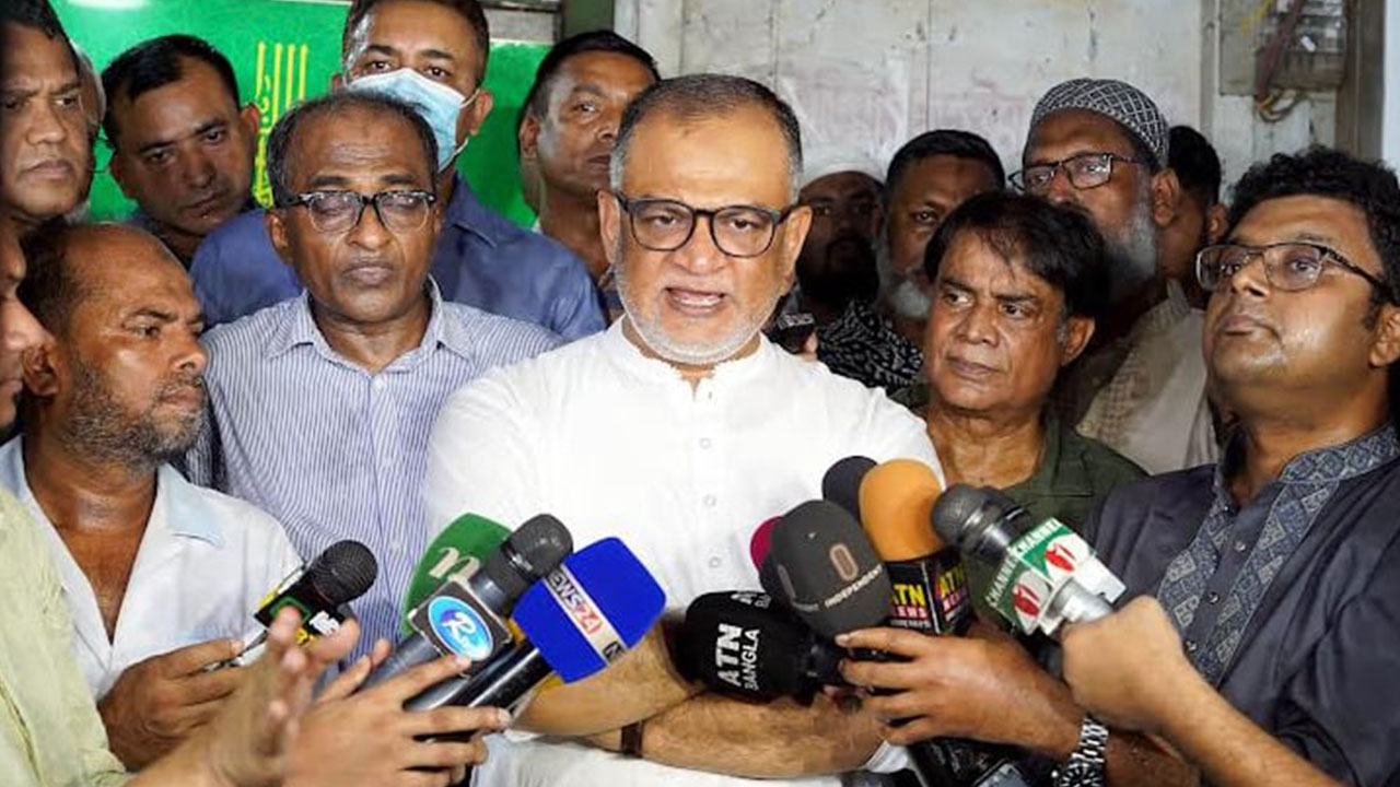 চামড়ার দাম নিয়ে যা বললেন বাণিজ্য উপদেষ্টা