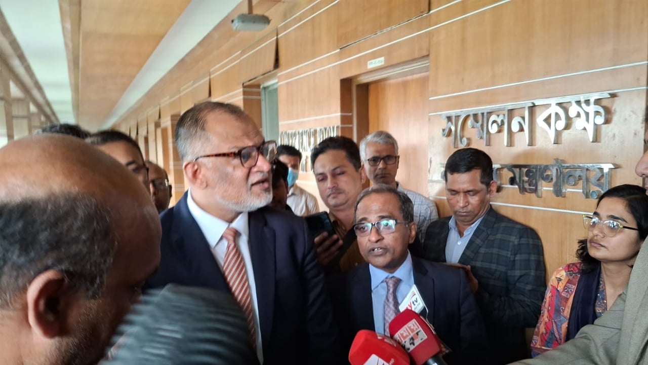 আইন লঙ্ঘন করলে দৃশ্যমান পদক্ষেপ নেওয়া হবে