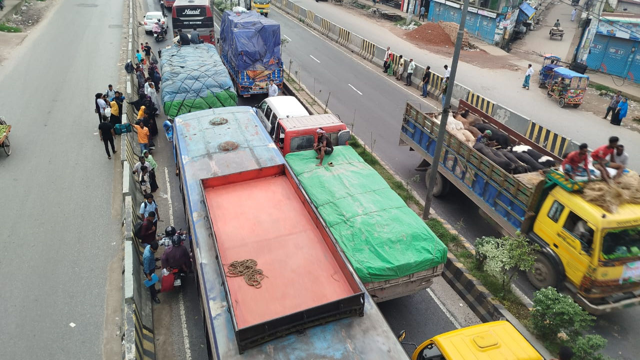 Traffic jam in Savar 1