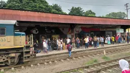 দুই শিশুকে বাঁচাতে গিয়ে ট্রেনে কাটা পড়ে প্রাণ গেল পথচারীর