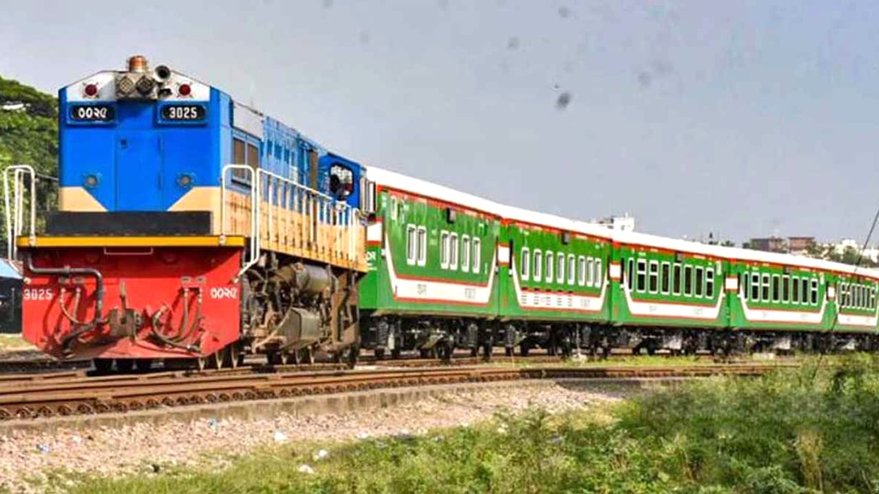 পাঁচদিন পর চট্টগ্রাম-কক্সবাজার রেল যোগাযোগ চালু