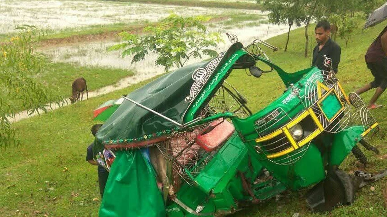 Train accident 0
