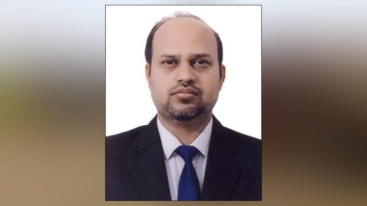 প্রধান উপদেষ্টার কার্যালয় থেকে পরিচালক মনিরুজ্জামানকে বদলি