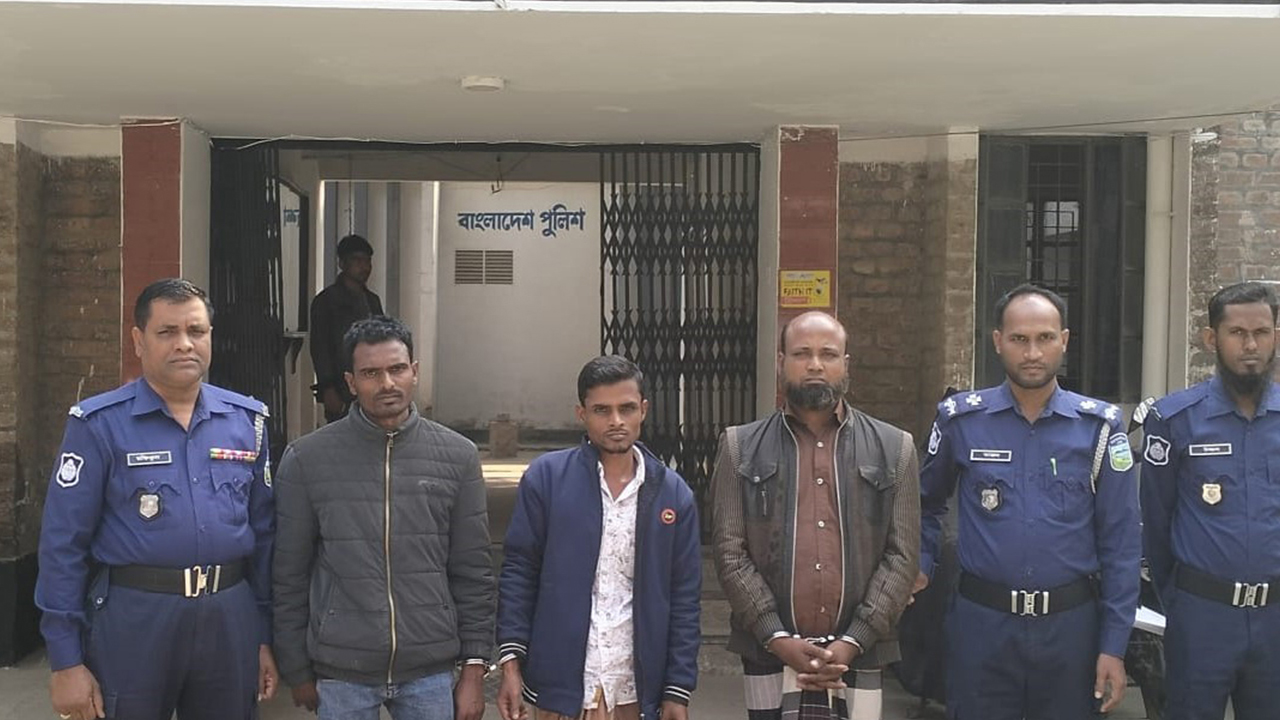 জুয়ার আসর থেকে যুবলীগ সভাপতি উজ্জল আটক