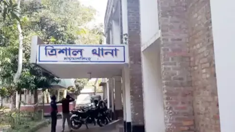 স্ত্রীর সঙ্গে পরকীয়া, প্রেমিককে কোপালেন স্বামী