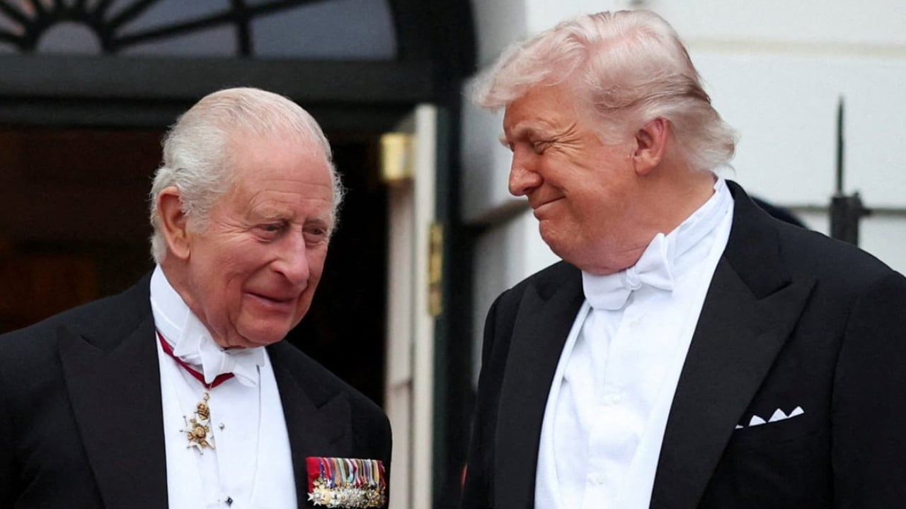 ট্রাম্পকে কেন সাবমেরিনের ঘণ্টা উপহার দিলেন ব্রিটেনের রাজা