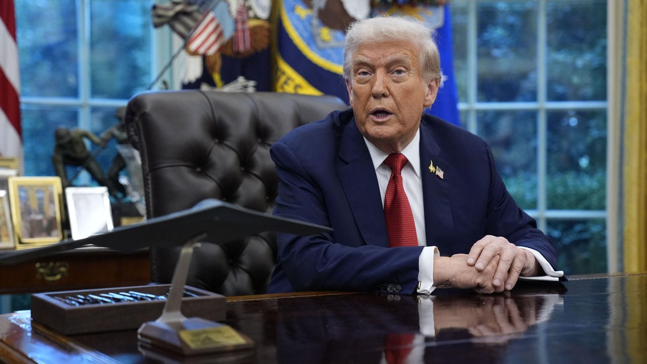 ইসরাইলকে গাজায় বোমাবর্ষণ বন্ধের নির্দেশ ট্রাম্পের