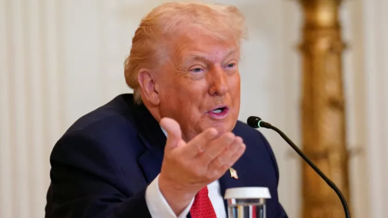 গ্রিনল্যান্ড দখলে বাধা দিলেই শুল্ক আরোপ, হুমকি ট্রাম্পের