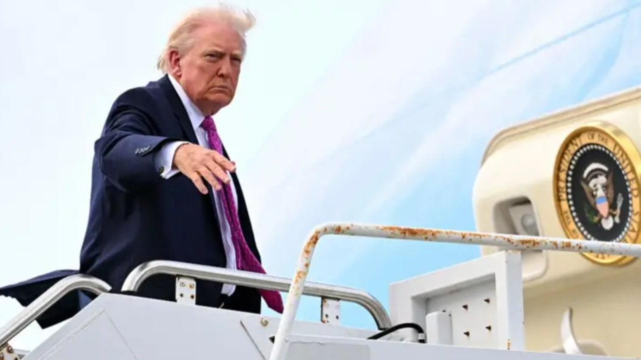 ইরানের জ্বালানি তেল ও খারগ দ্বীপের নিয়ন্ত্রণ চায় ট্রাম্প