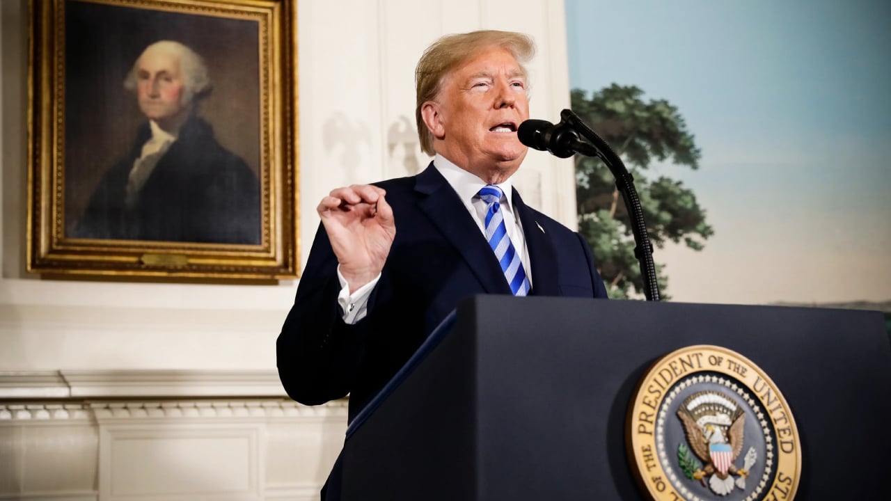 ১০ দিনের মথ্যে চুক্তি না করলে ইরানে হামলার হুমকি ট্রাম্পের