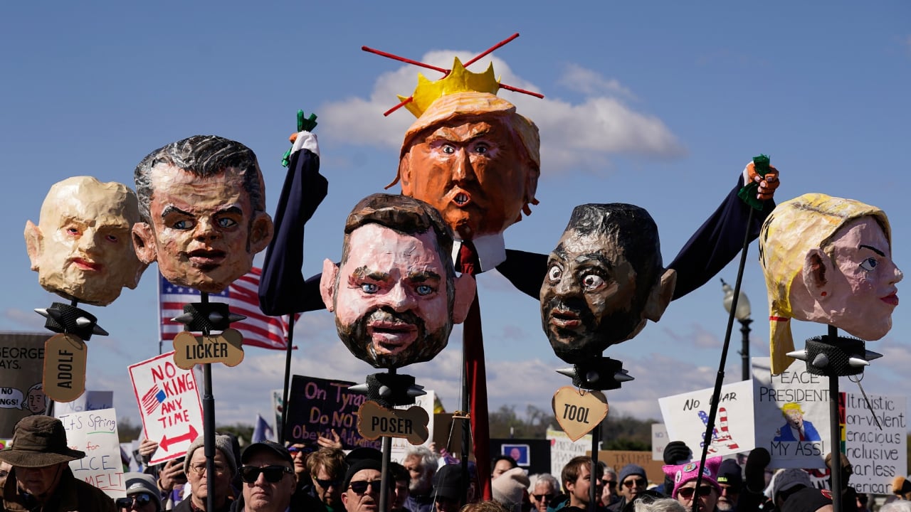 ক্রমেই প্রতিকূল বিশ্বের মুখোমুখি হচ্ছেন ট্রাম্প