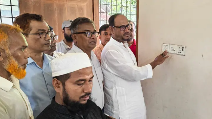 মৎস্য খামারে সৌরবিদ্যুৎ ব্যবস্থার উদ্বোধন করলেন প্রতিমন্ত্রী