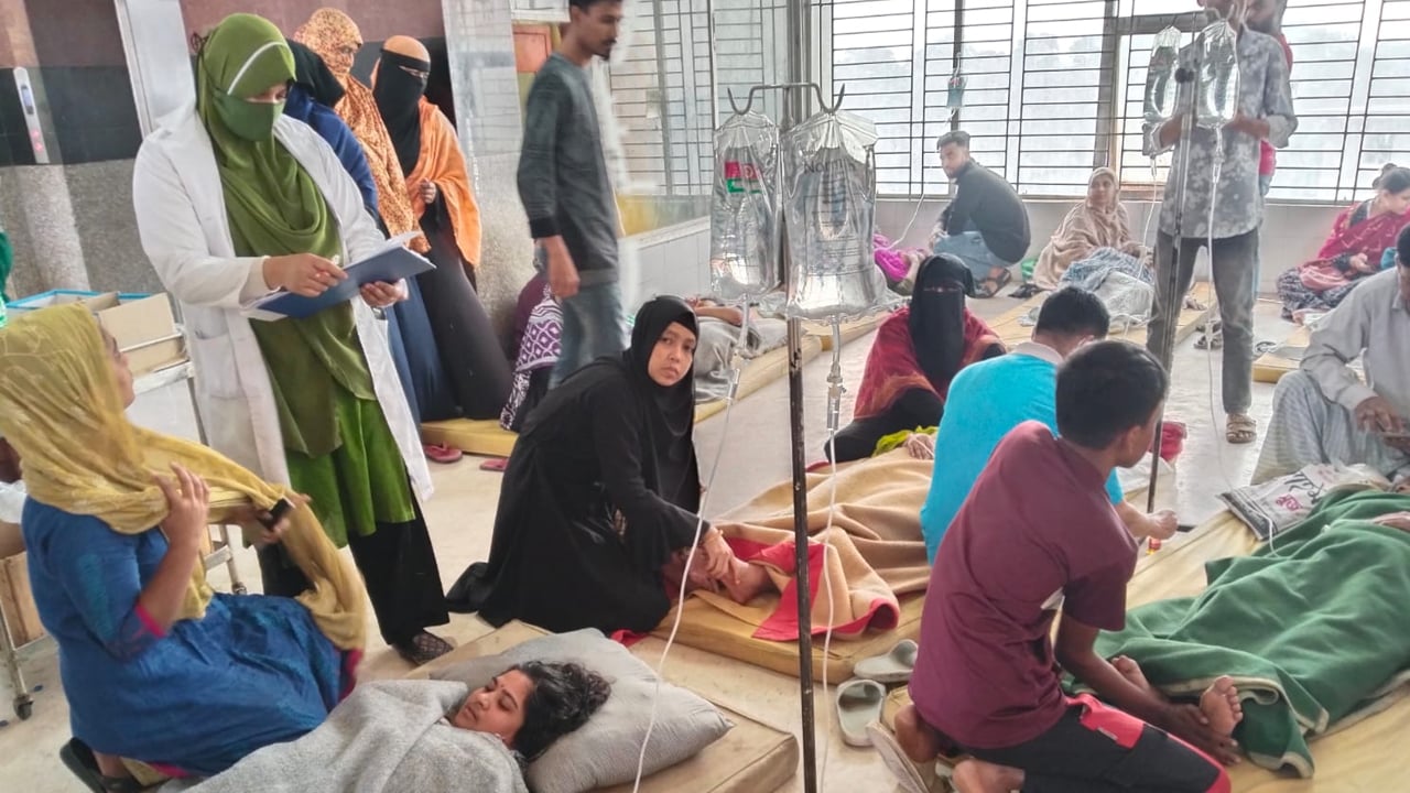 ‎গাজীপুরে ‌‘শ্বাসকষ্ট-বমি-খিচুনিতে’ অসুস্থ অর্ধশতাধিক পোশাককর্মী