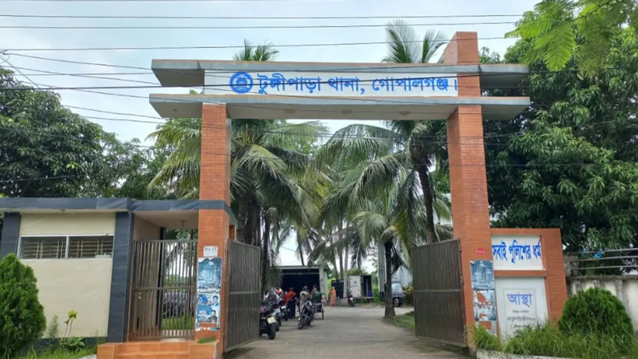 টুঙ্গিপাড়ায় গাড়ি ভাংচুর ও মশাল মিছিল মামলায় দুই আ.লীগ নেতা কারাগারে