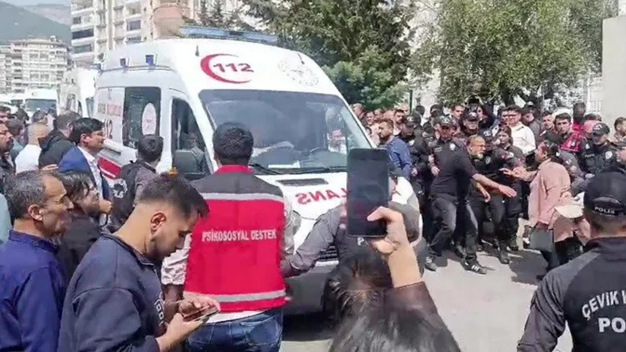 তুরস্কের স্কুল শ্যুটারের হোয়াটসঅ্যাপের ছবিতে মার্কিন গণহত্যাকারীর নাম