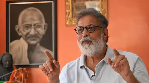 বিক্ষোভে যাওয়ার পথে আটক মহাত্মা গান্ধীর প্রপৌত্র