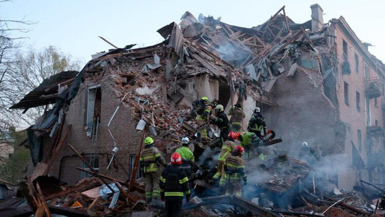 ইউক্রেনে টানা ২০ ঘণ্টা রুশ হামলা: নিহত ৮, আহত ৪৯