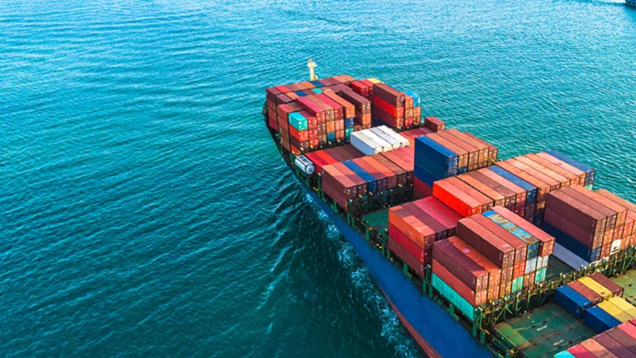 সংযুক্ত আরব আমিরাত উপকূলে কন্টেইনারবাহী জাহাজে হামলা