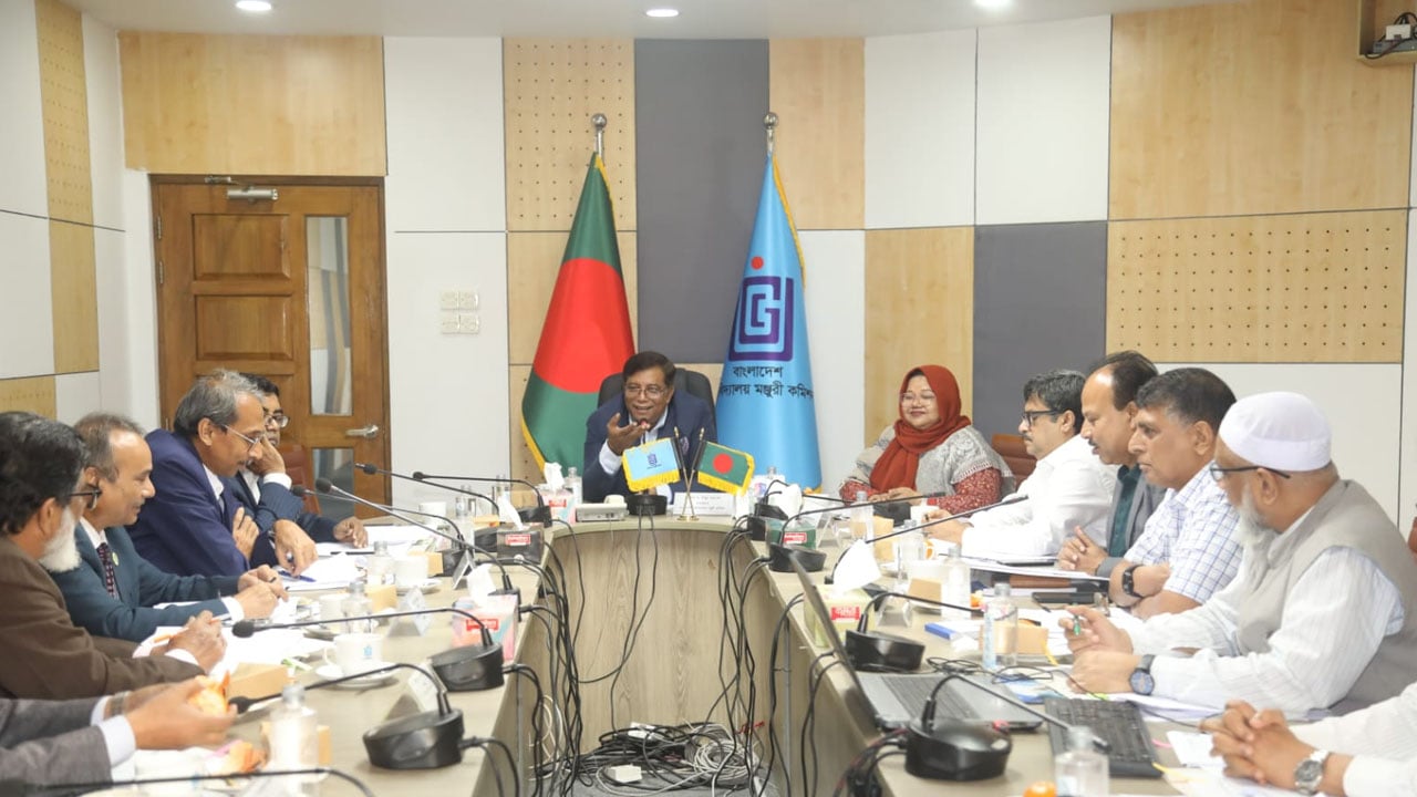 পিএইচডি ও পোস্টডক্টরাল ফেলোশিপ বাড়ানোর উদ্যোগ নিয়েছে ইউজিসি