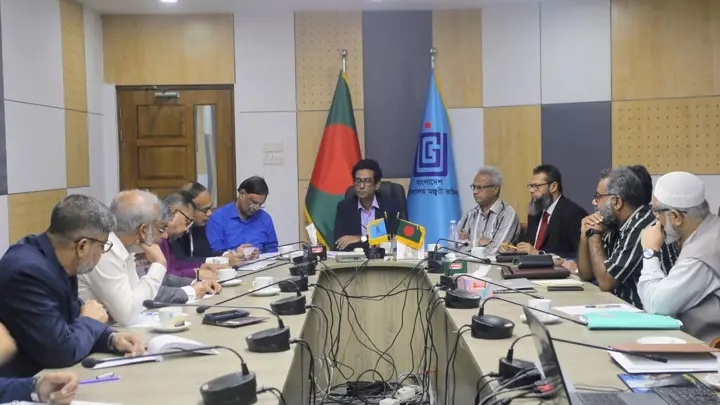 তৃতীয় ভাষা শিক্ষা নিয়ে উপাচার্যদের সঙ্গে ইউজিসির মতবিনিময়
