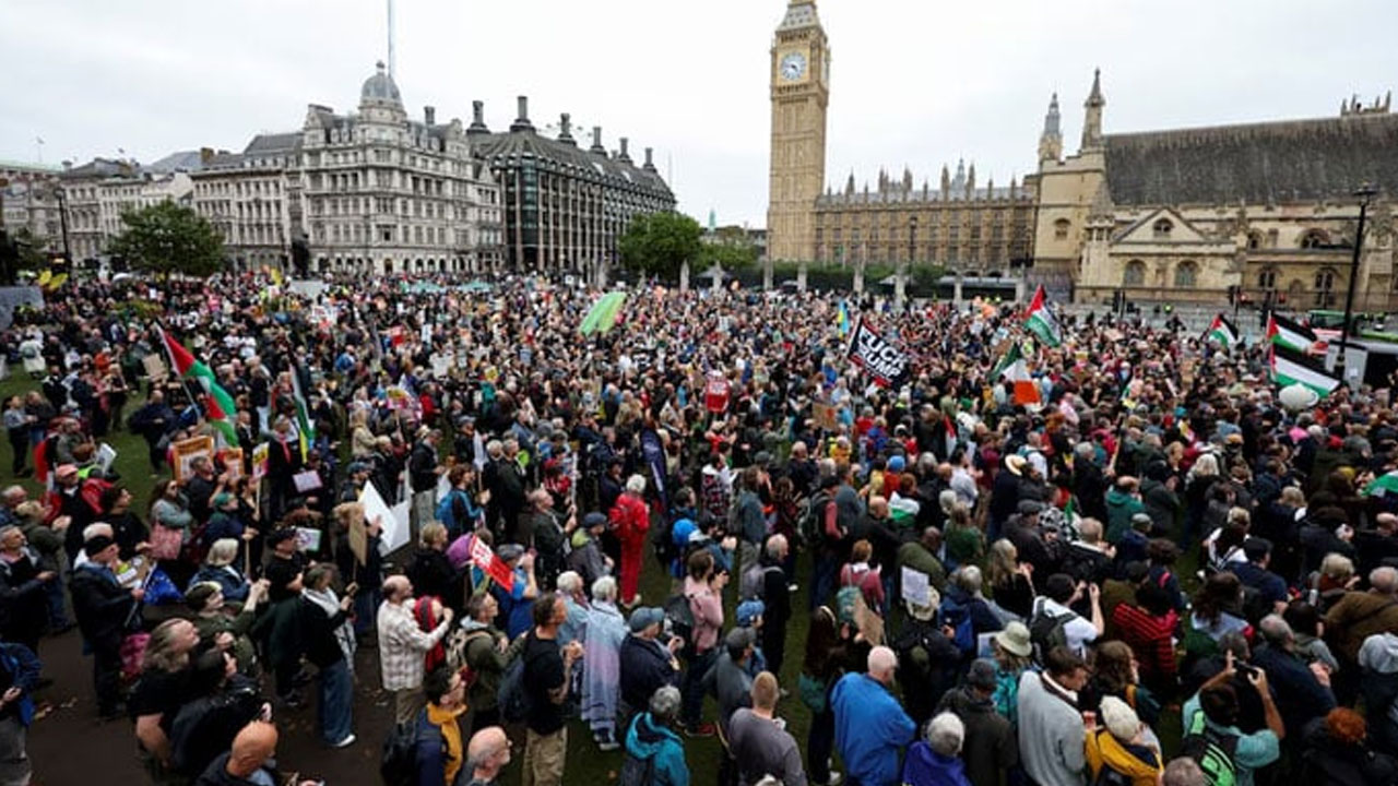 লন্ডনে ট্রাম্প বিরোধী ব্যাপক বিক্ষোভ