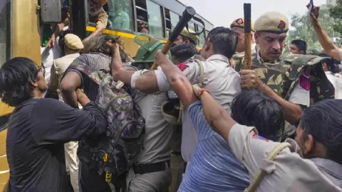 দিল্লিতে বিক্ষোভকারীদের আটক নিয়ে জাতিসংঘের উদ্বেগ