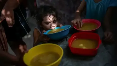 ইরান যুদ্ধের ধাক্কায় দারিদ্র্য বাড়ার শঙ্কা, সহায়তা বাড়ানোর আহ্বান ইউএনডিপির