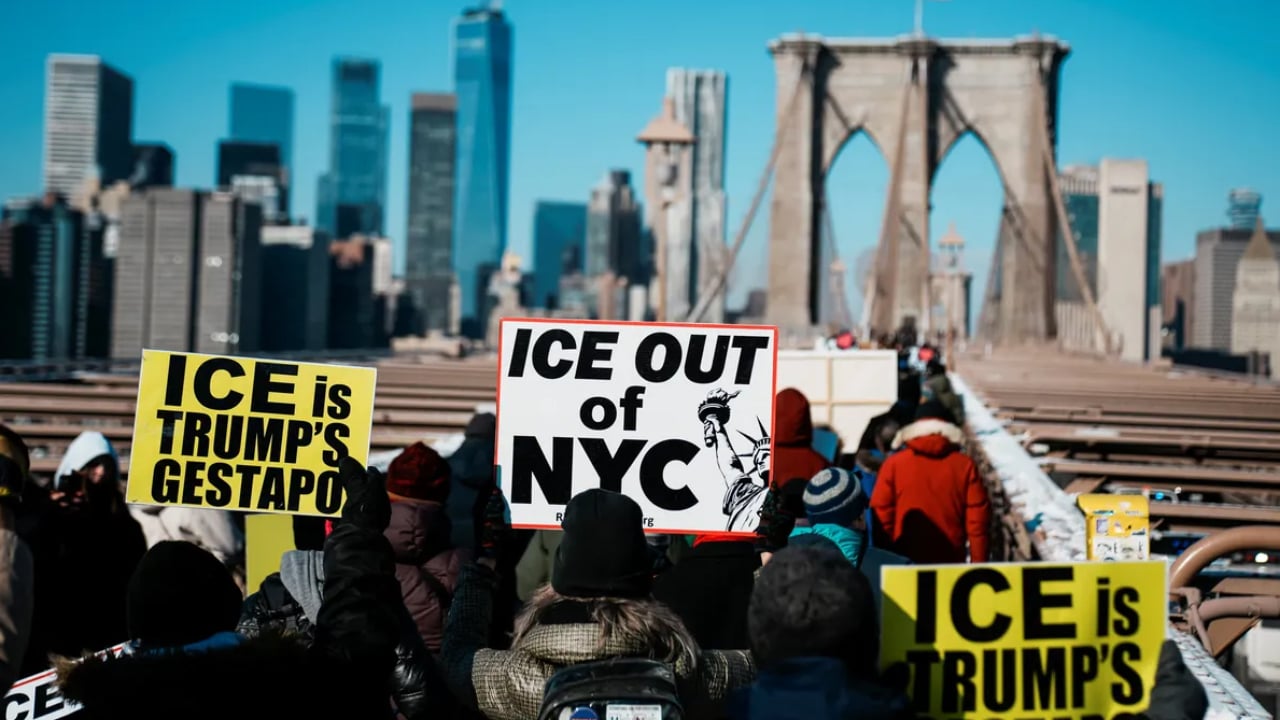 ট্রাম্পের অভিবাসন নীতির বিরুদ্ধে যুক্তরাষ্ট্রজুড়ে বিক্ষোভ