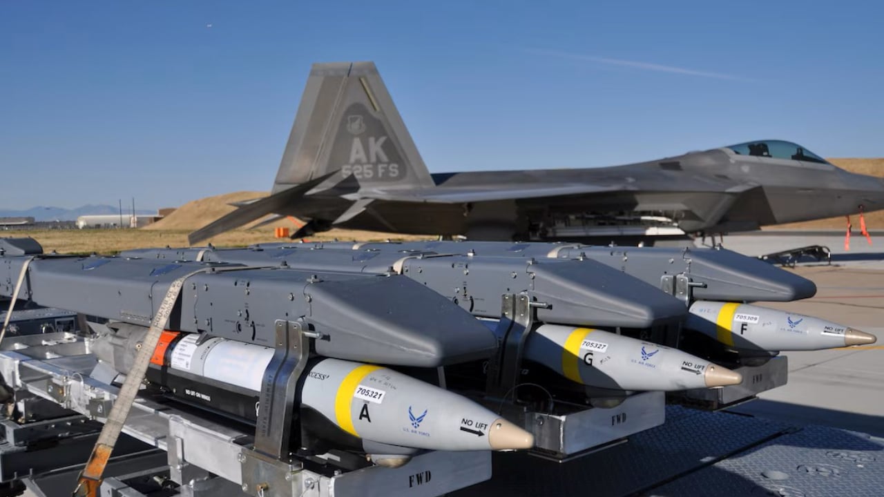 যেভাবে যুক্তরাষ্ট্রের অতি গোপনীয় বোমার প্রযুক্তি হস্তগত করল ইরান