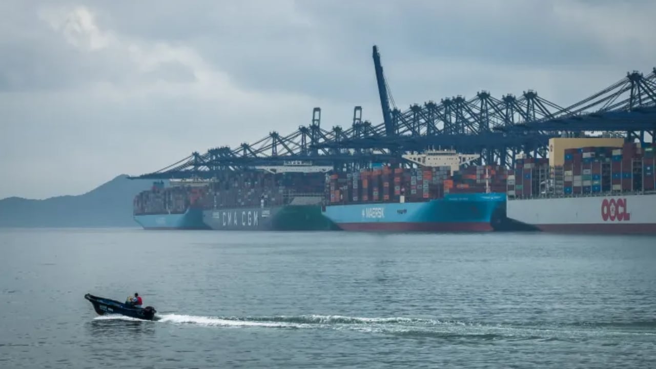 চীন থেকে ইরানগামী পণ্যবাহী জাহাজে মার্কিন বাহিনীর হামলা