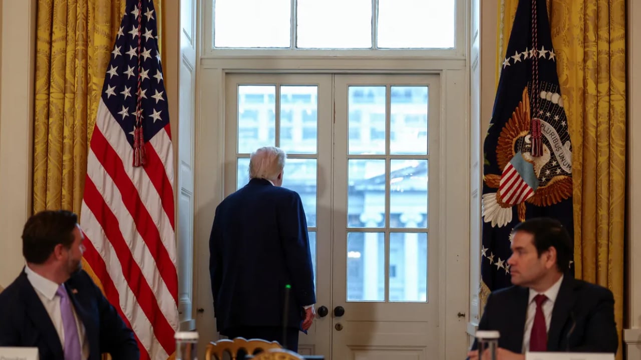 ইরানে সম্ভাব্য হামলা নিয়ে বিভক্ত ট্রাম্প প্রশাসন