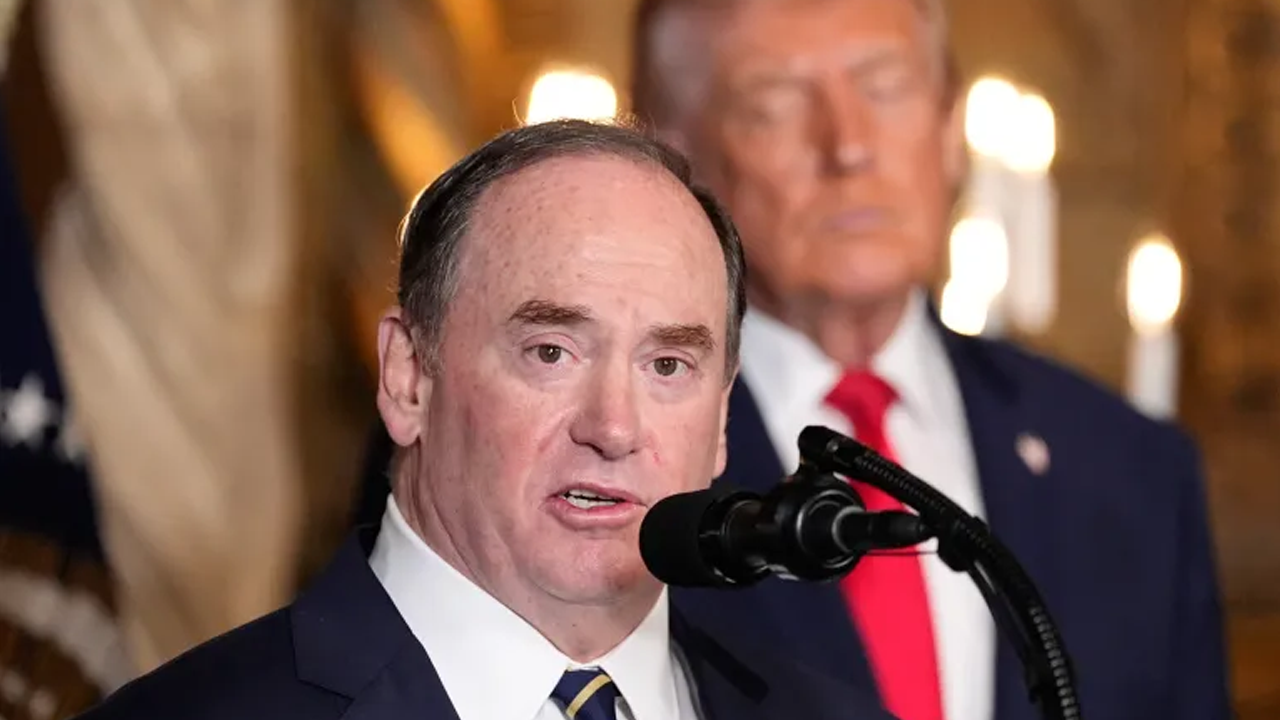 জাহাজ নির্মাণ ইস্যুতে মার্কিন নৌবাহিনীর সচিবকে বরখাস্ত করলেন ট্রাম্প