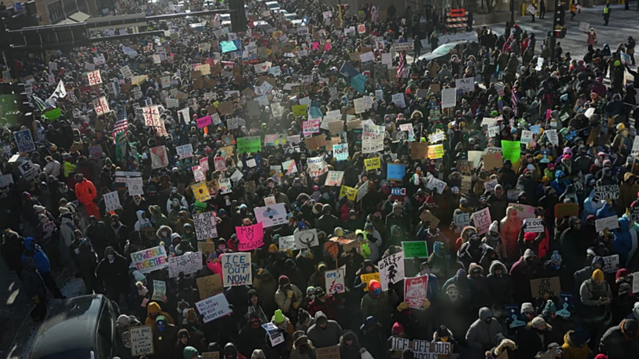 যুক্তরাষ্ট্রের মিনেসোটায় ফের বিক্ষোভ, ফেডারেল জেন্টদের সরানোর দাবি গভর্নরের