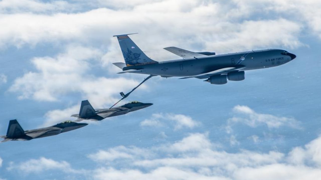 যুক্তরাষ্ট্রের রিফুয়েলিং বিমান বিধ্বস্ত হয়ে চার  ক্রু নিহত