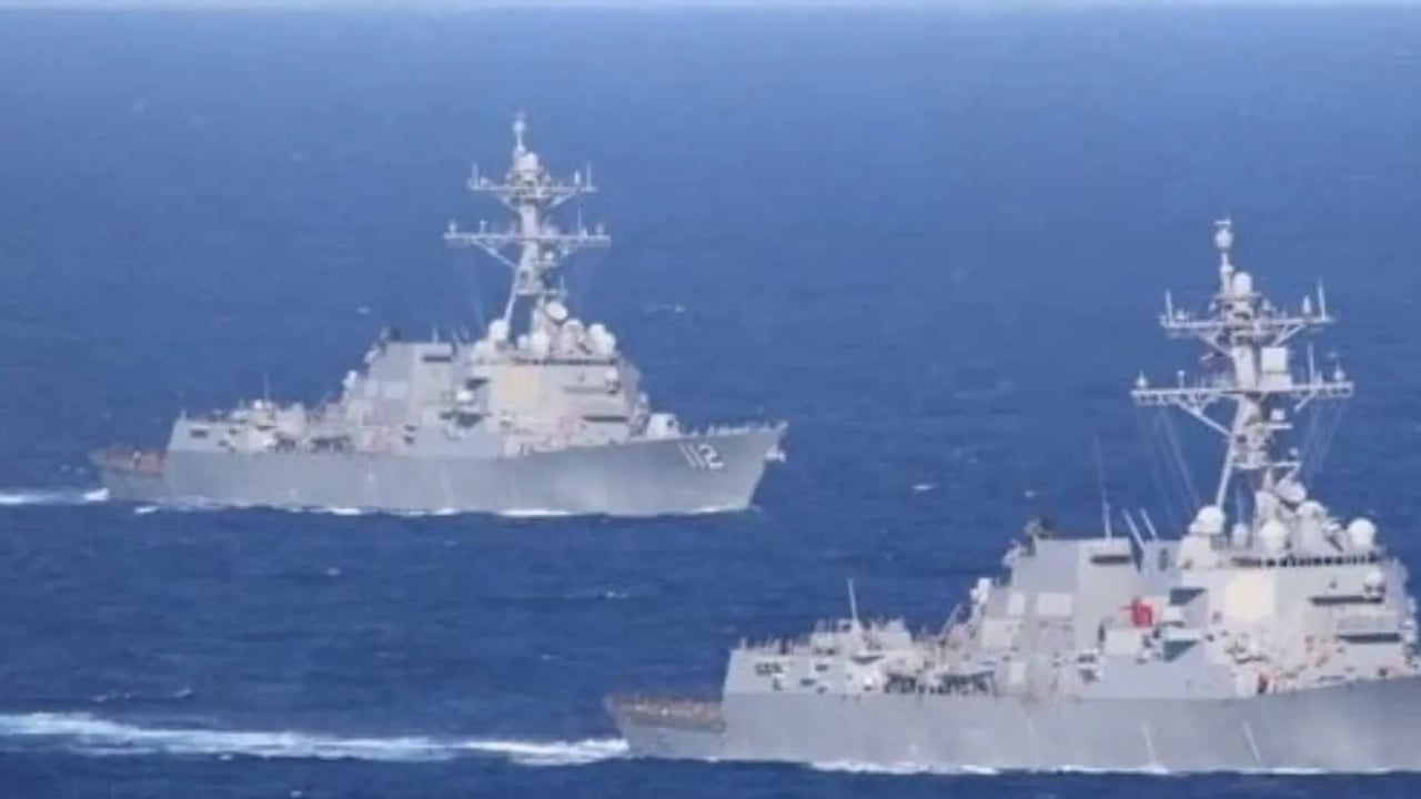 মার্কিন জাহাজ হরমুজ প্রণালি অতিক্রমের দাবি নাকচ করল ইরান