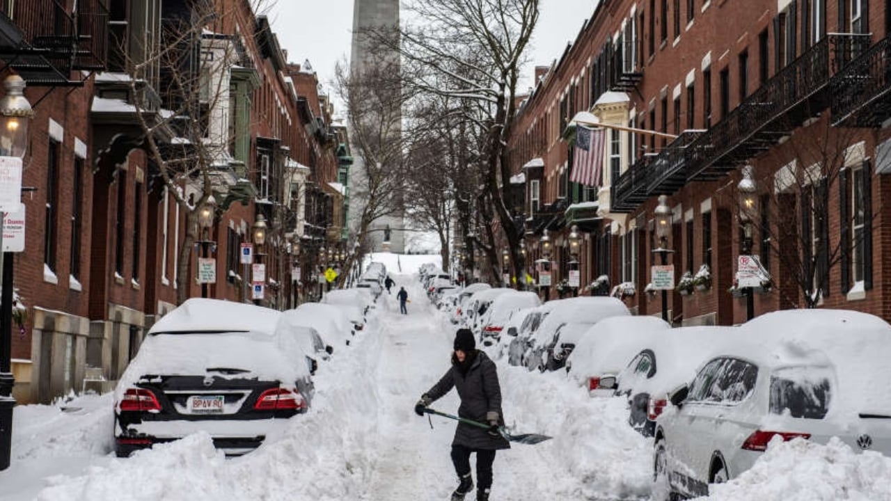 যুক্তরাষ্ট্রে তুষারঝড়ে নিহতের সংখ্যা বেড়ে ৩৮