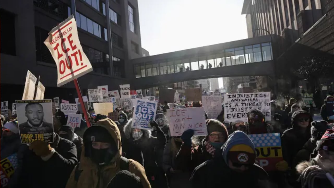 যুক্তরাষ্ট্রে ট্রাম্পের অভিবাসননীতির বিরুদ্ধে ব্যাপক বিক্ষোভ