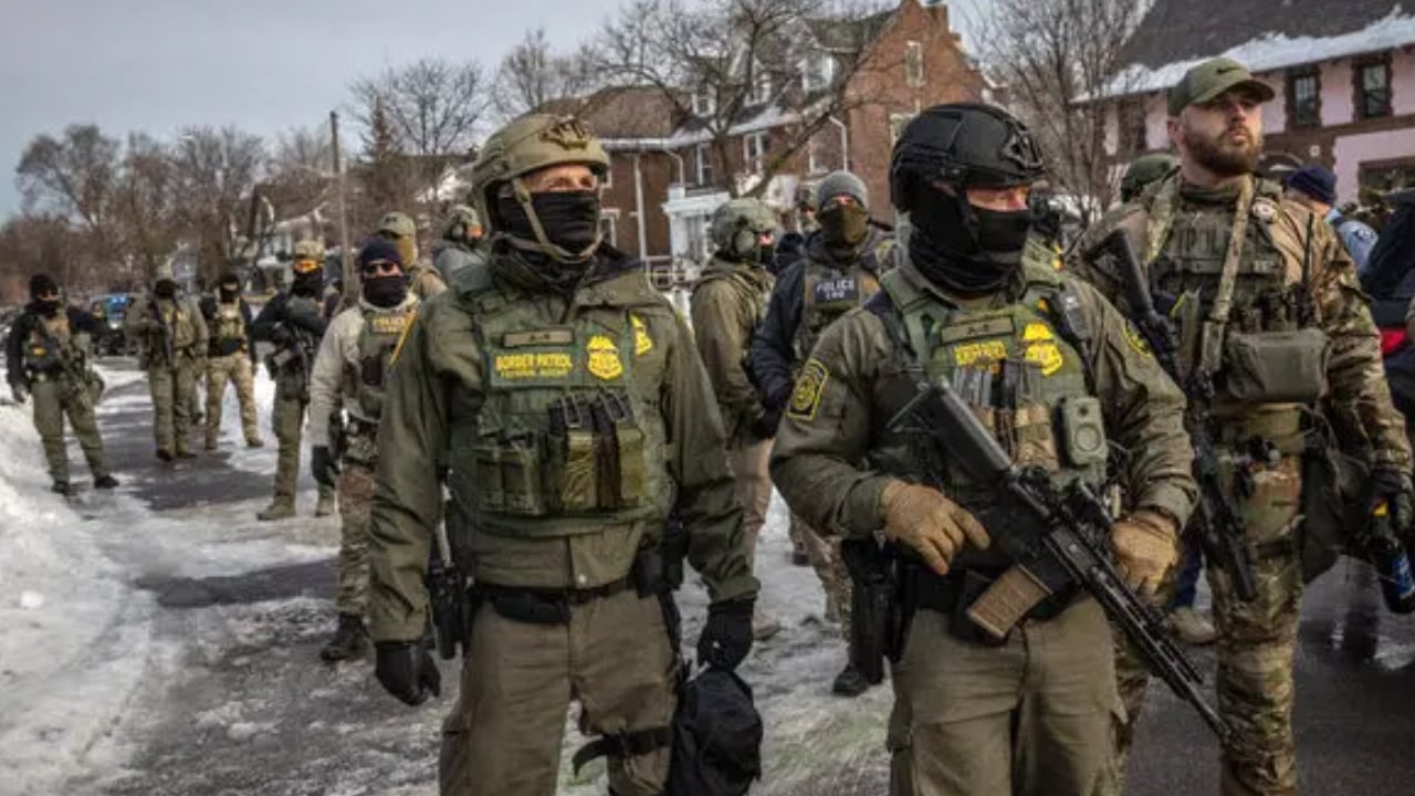 ডেমোক্র্যাট নিয়ন্ত্রিত শহরে বিক্ষোভে হস্তক্ষেপ না করতে আইসিইকে নির্দেশ ট্রাম্পের