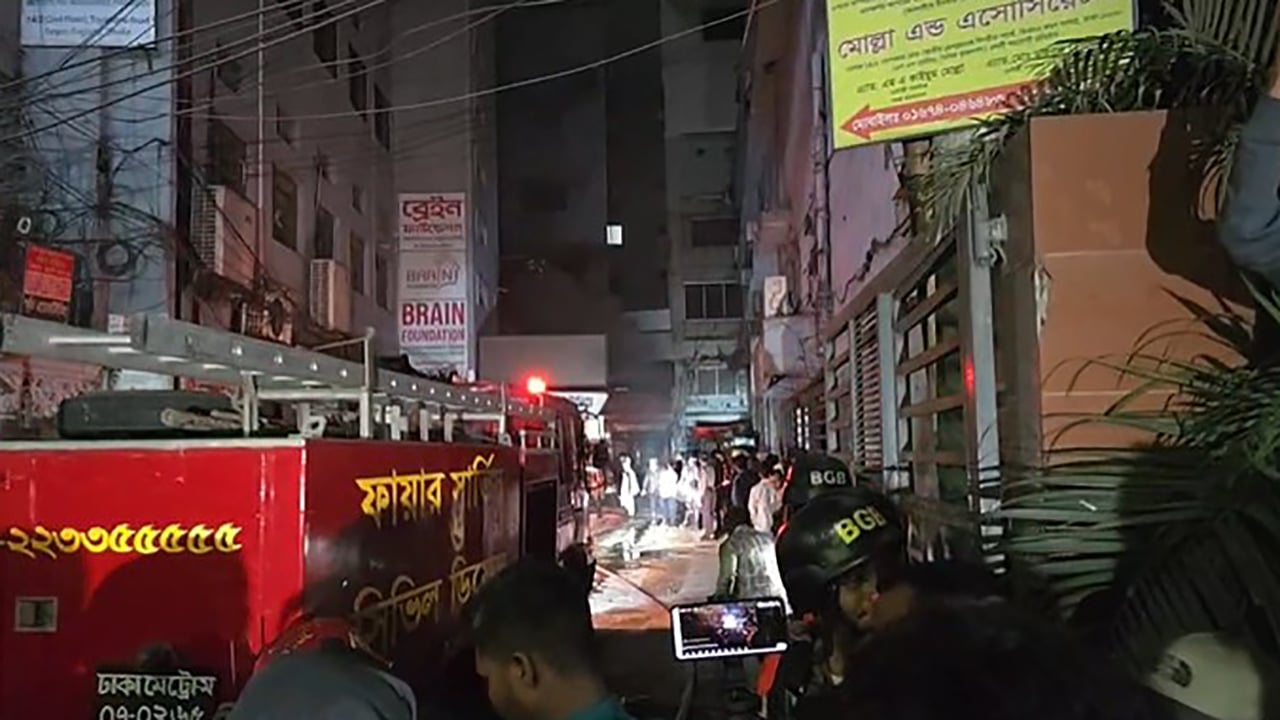 ঢাকায় উদীচীর কার্যালয়ে আগুন