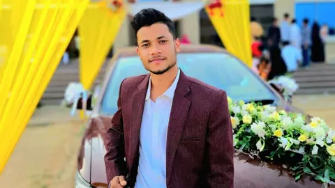উখিয়ায় নিজ কক্ষ থেকে এইচএসসি পরীক্ষার্থীর ঝুলন্ত লাশ উদ্ধার