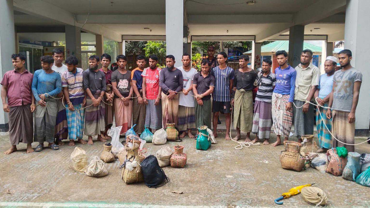 উখিয়ায় সীমান্তে ১৯ রোহিঙ্গা আটক করে থানায় হস্তান্তর